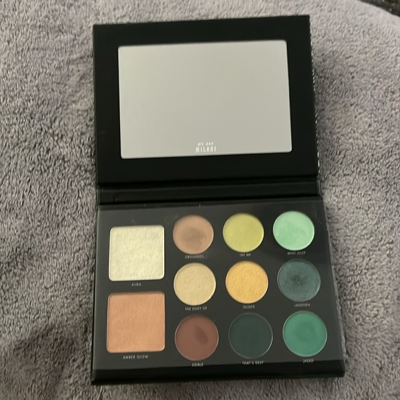 Milani: Gilded Jade Hyper-Pigmented Eye & Face Palette: New! 💚 - Picture 2 of 4